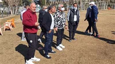 رئيس انبي يهنئ جاد ومروان بعد عودتهما من المنتخب قبل مباراة المقاصة بالدوري |صور