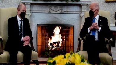 بايدن يحذر 30 ألف أمريكي: من الحكمة مغادرة أوكرانيا حتى لا تقعوا في مرمى النيران