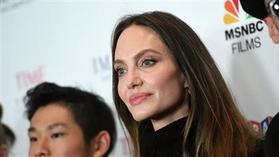 رائعات.. أنجلينا جولي تدعم فنانات أفغانيات