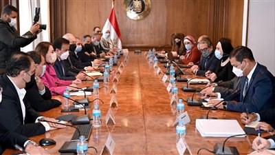 وزيرة التجارة تبحث استعدادات مشاركة مصر بمنتدى بطرسبرج الاقتصادي الدولي