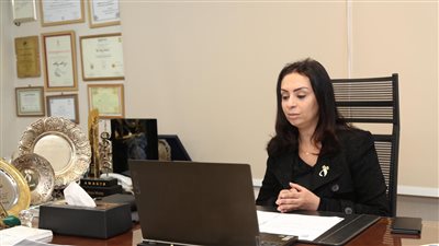 مايا مرسي تحيي الدكتور طارق توفيق في أول اجتماع له باللجنة الوطنية للقضاء على الختان