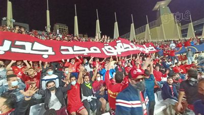 جماهير الأهلي للاعبين قبل لقاء بيراميدز: 