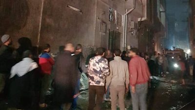 إخماد حريق في مصنع أحذية بشبرا الخيمة | صور