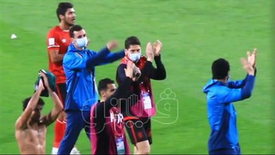 جمهور الأهلي يحيي لاعبي الفريق رغم الخسارة أمام بالميراس | فيديو
