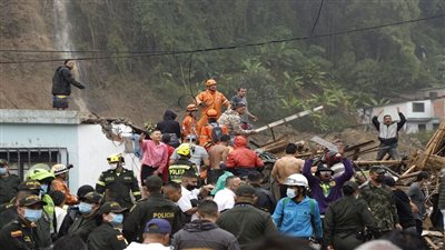 مصرع 11 شخصا وإصابة 35 آخرين في انهيار أرضي بكولومبيا