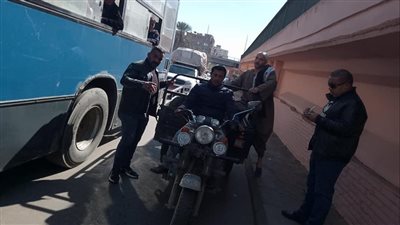 التحفظ على 55 توك توك وتروسيكل بجنوب الجيزة لإعاقتها الحركة المرورية | صور 