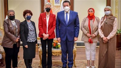 خالد عبدالغفار يبحث مع ممثل صندوق الأمم المتحدة للسكان تطوير برامج تدريبات أطباء الأسرة