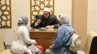 15 ألف فتوى حصاد جناح الأزهر بمعرض القاهرة الدولي للكتاب.. ومشكلات تعامل الأبناء مع الآباء والأمهات أبرز المسائل 