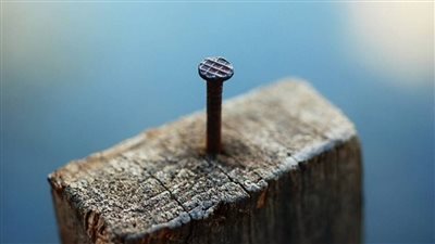  معالج باكستاني يزرع مسمارًا في رأس امرأة حامل كي تنجب صبيًا