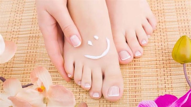 علاج تشققات القدمين