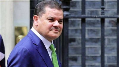 تثير الشك.. أول صورة لرئيس الحكومة الليبية بعد محاولة اغتياله