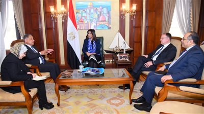 وزيرة الهجرة تبحث مع خبير ألماني سبل التعاون في مؤتمر مصر تستطيع بالصناعة