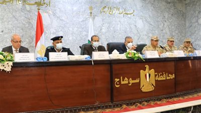 طارق الفقى يترأس اجتماع المجلس التنفيذى لمحافظة سوهاج