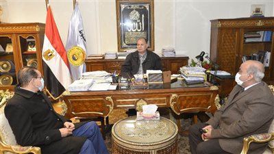 محافظ أسيوط يبحث مع نائب وزير السياحة تطوير مسار رحلة العائلة المقدسة