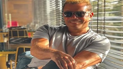 انتداب خبراء لفحص سيارة شقيق عمرو دياب بعد حرقها على يد 3 متهمين 