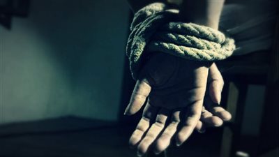 حبس 5 أشخاص بتهمة خطف صاحب مزرعة وإجباره على توقيع 52 إيصال أمانة