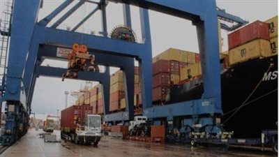 انتظام حركة الملاحة وتداول البضائع بميناء الإسكندرية