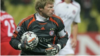 تحدي العظماء.. أوليفر كان يتصدى لكرة أرسلها ليفاندوفسكي من شباك مكتبه|فيديو