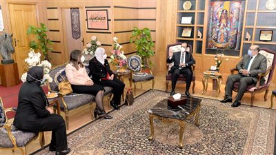 وزير التعليم العالي يستعرض تقريرًا حول اجتماع المجلس الأعلى لشئون التعليم والطلاب 