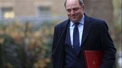 بعد فشل زيارة وزيرة الخارجية.. وزير الدفاع البريطاني يصل إلى موسكو