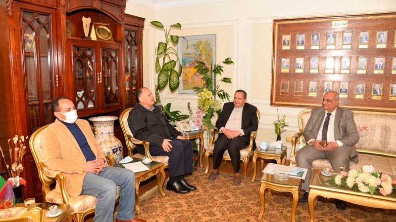اجتماع محافظ أسيوط