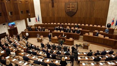 استفتاء شعبي في دولة أوروبية لإلغاء التعاون العسكري مع واشنطن 