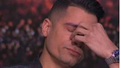 حسن شاكوش يبكى علي الهواء: أمى مصابة بالسرطان وحزينة عليا