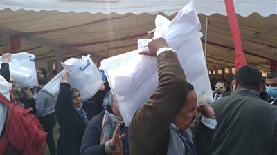 طلب صناديق اقتراع جديدة بانتخابات الزمالك بعد امتلائها في بعض اللجان 