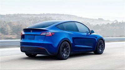 تسلا تنافس سيارات بي إم دبليو للحصول على لقب الأفضل مبيعا 