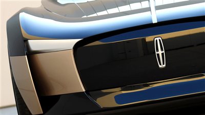 لينكولن تسعى لمواكبة كاديلاك وتتخلى عن محركات الاحتراق