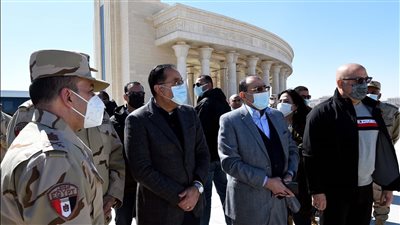 مدبولي يؤكد ضرورة تواجد مسئولي الوزارات في مقار العاصمة الإدارية | صور