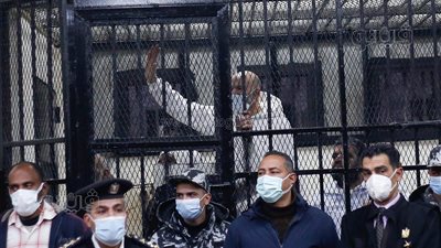 دفاع المتهم الـ11 في الآثار الكبرى: موكلي شخص أمي 