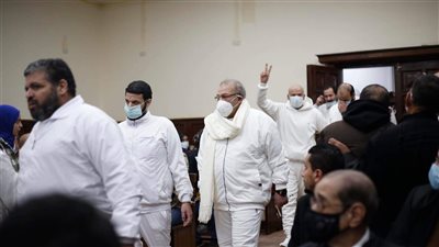 وصول ابنة حسن راتب وهيئة الدفاع إلى جلسة الطعن على حكم حبس والدها