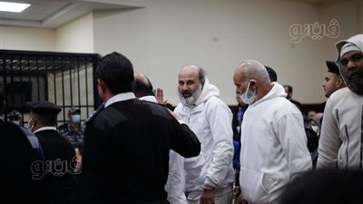 دفاع علاء حسانين يقدم صورة فوتوغرافية للمحكمة: موكلي كان في مؤتمر بالمنيا لحظة ضبطه 