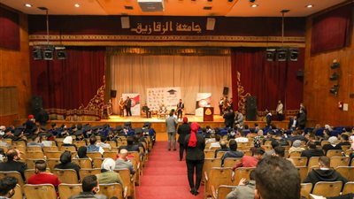 لأول مرة.. جامعة الزقازيق تحتفل بتخرج الطلاب الوافدين بكلية الطب