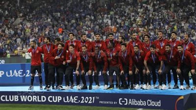 لحظة استلام الأهلي برونزية كأس العالم للأندية.. وتصفيق لاعبي تشيلسي|فيديو