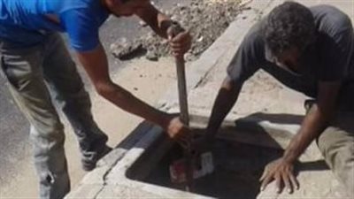 تطهير البالوعات ومحطات الرفع لمواجهة أمطار الشتاء بالجيزة