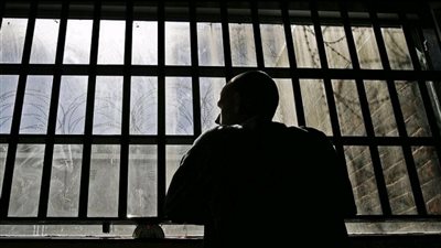 ضبط طالب وسيدة حاولا إدخال حشيش لسجناء بسوهاج 