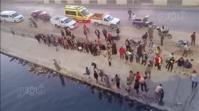  لحظة سقوط شاب من أعلى دراجة نارية في ترعة الابراهيمية ببني سويفl فيديو