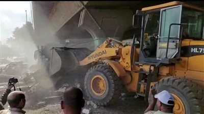 إزالة 30 تعد على أراضي الدولة وحرم الطرق بالجيزة | فيديو وصور