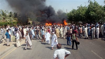 حرق مصحفًا.. تفاصيل قتل رجل باكستاني رجمًا بالحجارة