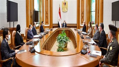 بسام راضي: الرئيس يتابع خطة الحكومة لبرنامج الطروحات للشركات المملوكة للدولة.. ويوجه بالاستمرار لتوسيع قاعدة الملكية في البورصة المصرية وجذب الاستثمارات المباشرة