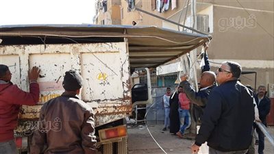 إزالة 52 حالة إشغال وإعلانات مخالفة بمنطقة المحمودية فى أسوان | صور