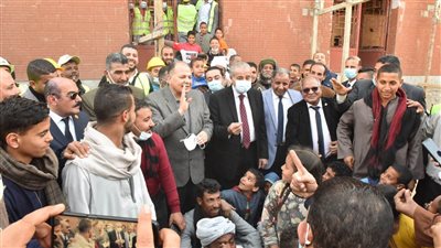 وزير التموين يتفقد مجمع خدمة المواطنين بعرب مطير|فيديو 
