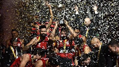 احتفال جنوني لفريق فلامنجو البرازيلي لكرة السلة بعد تتويجه بكأس العالم للأندية|صور