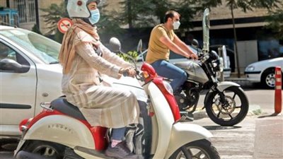 الشرطة الإيرانية تهدد سائقات الدراجات النارية