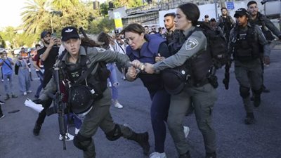 الاحتلال الإسرائيلي يعتقل 33 مواطنا فلسطينيا من محافظات الضفة الغربية