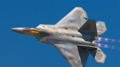  سرب من مقاتلات F22 رابتور الأمريكية يصل أبو ظبي
