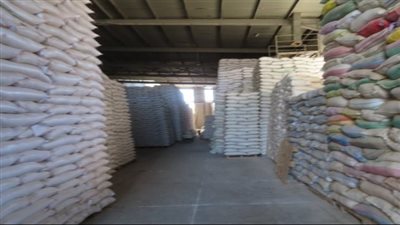 الأمن يداهم 3 مصانع ومخزن بدون ترخيص بداخلهم أطنان من السلع المغشوشة بالجيزة 