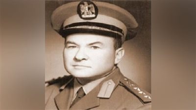 بعد تركيب لوحة عاش هنا بعمارته.. نجل الشهيد أحمد حمدي: والدتي مبسوطة أوي